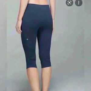 Lululemon in the Flow crop size 4